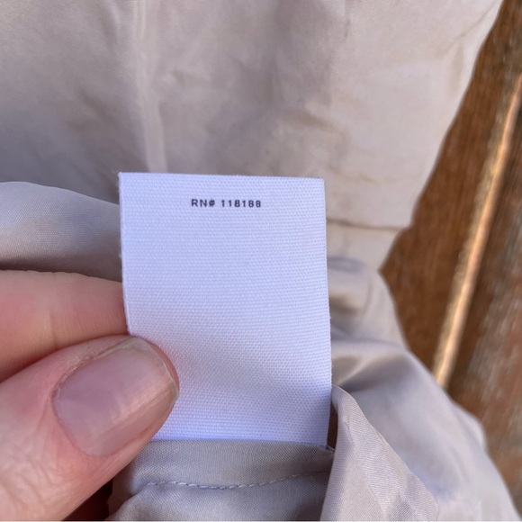 MARTIN & OSA Women’s Cream Gray Silk Crinkle Round Neck Cap Sleeve Blouse Small - Picture 8 of 11